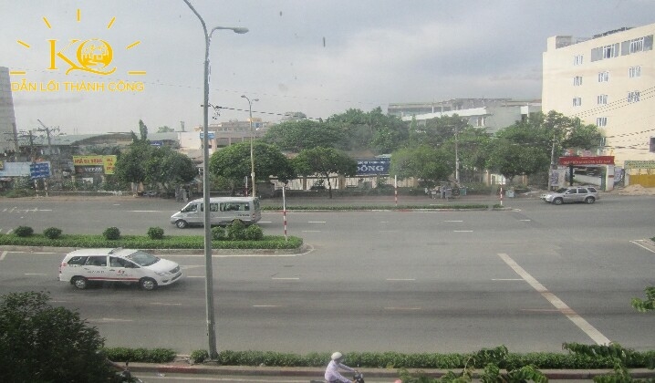 Con đường trước nhà giao thông thuận tiện Con đường trước nhà giao thông thuận tiện