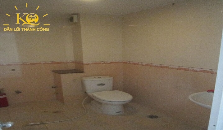 Phòng vệ sinh, thiết kế thông thoáng, đủ ánh sáng. Phòng vệ sinh, thiết kế thông thoáng, đủ ánh sáng.