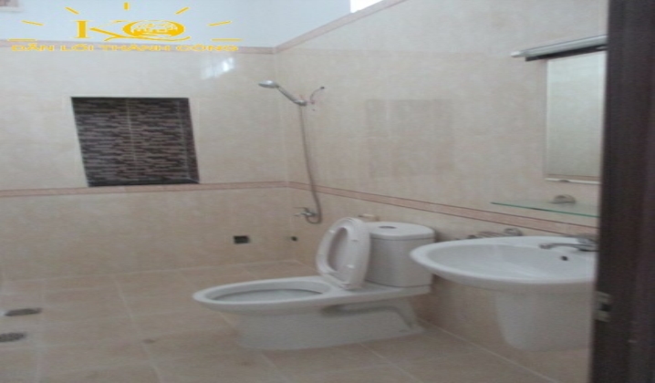 Toilet sạch sẽ, thông thoáng. Toilet sạch sẽ, thông thoáng.