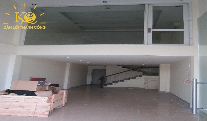 Căn phòng trệt rộng rãi. Căn phòng trệt rộng rãi.