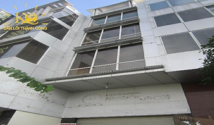 Nhìn từ bên ngoài phía trước thiết kế đẹp Nhìn từ bên ngoài phía trước thiết kế đẹp