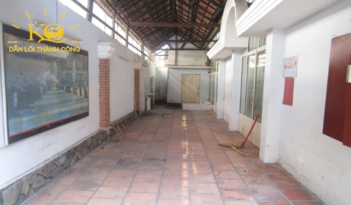 Gara xe hơi của nhà nguyên căn cho thuê Phan Văn Hân. Gara xe hơi của nhà nguyên căn cho thuê Phan Văn Hân.