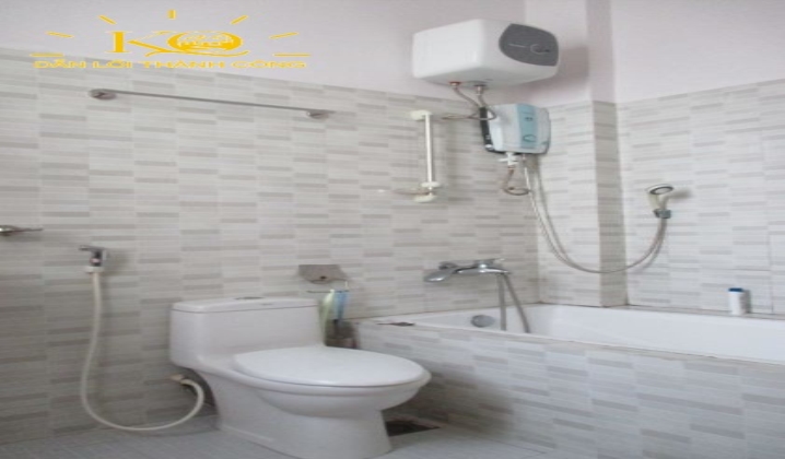 Nhà vệ sinh thiết bị mới, hiện đại. Nhà vệ sinh thiết bị mới, hiện đại.