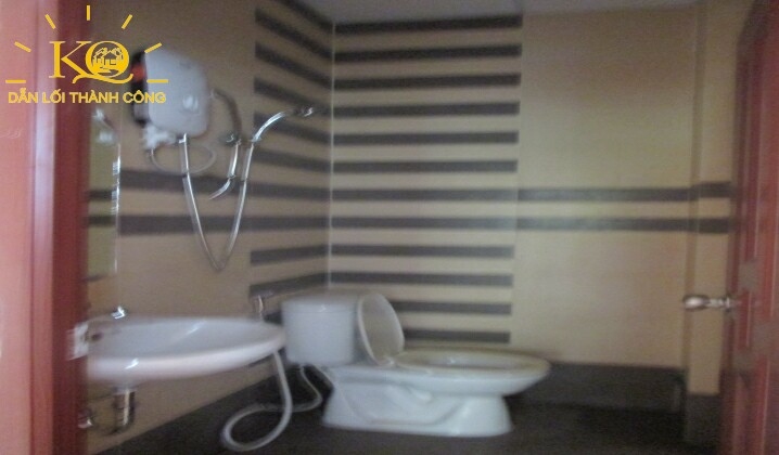 Toilet sạch sẽ, rộng rãi. Toilet sạch sẽ, rộng rãi.