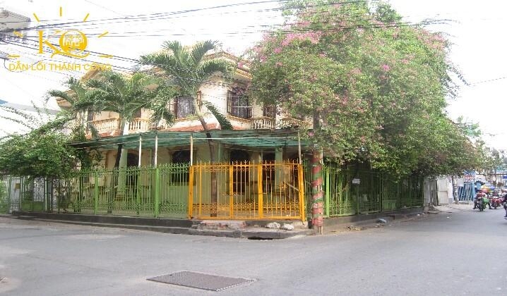 Nhìn căn nhà từ bên ngoài thiết kế đẹp Nhìn căn nhà từ bên ngoài thiết kế đẹp