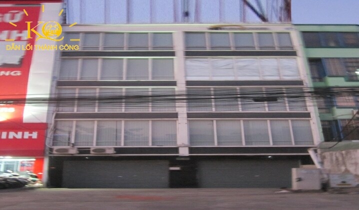 Nhìn từ bên ngoài thiết kế đẹp, mặt tiền rộng Nhìn từ bên ngoài thiết kế đẹp, mặt tiền rộng