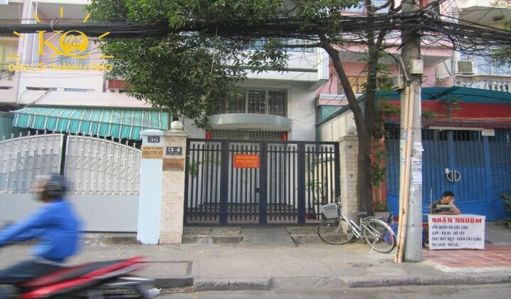 Mặt trước nhà rộng, thông thoáng mặt trước nhà rộng, thông thoáng