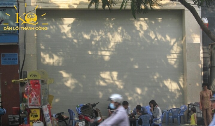 Mặt trước nhà rộng, không gian thoáng mát mặt trước nhà rộng, không gian thoáng mát