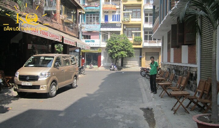 Đường vào nhà rộng Đường vào nhà rộng