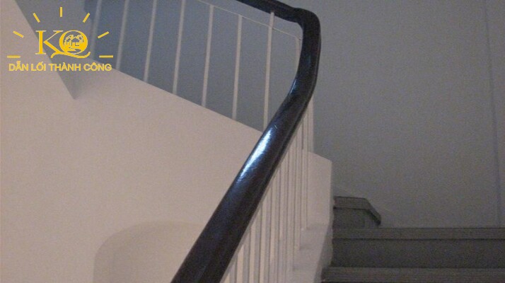 cầu thang lên xuống cầu thang lên xuống