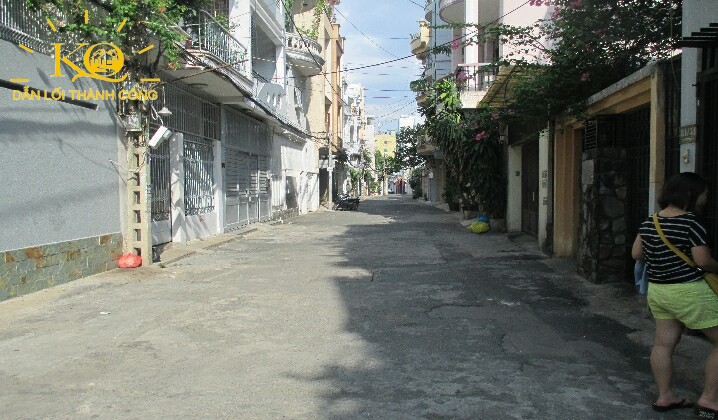 Đường vào nhà mặt trước nhà