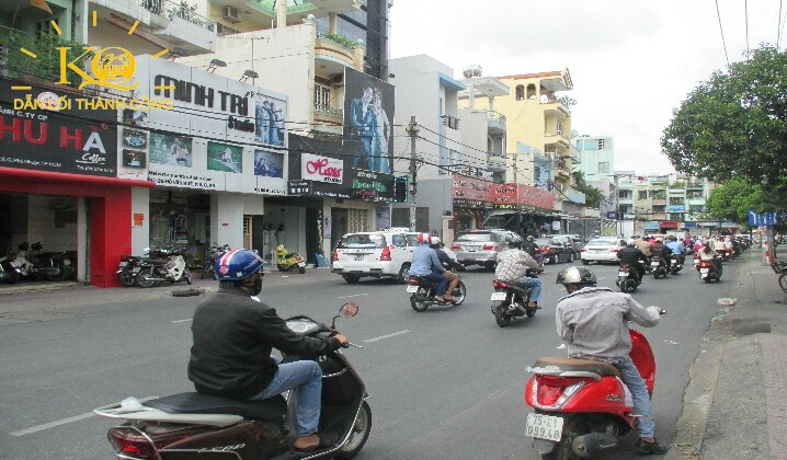 Đường vào nhà mặt trước nhà
