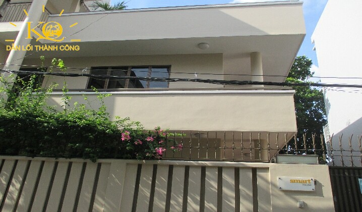 Căn nhà nhìn từ bên ngoài Căn nhà nhìn từ bên ngoài