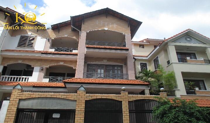 Căn nhà nhìn từ bên ngoài Căn nhà nhìn từ bên ngoài