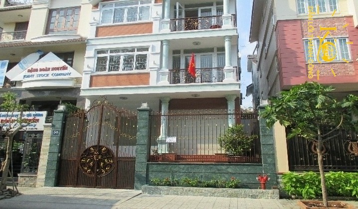 Mặt trước nhà Mặt trước nhà