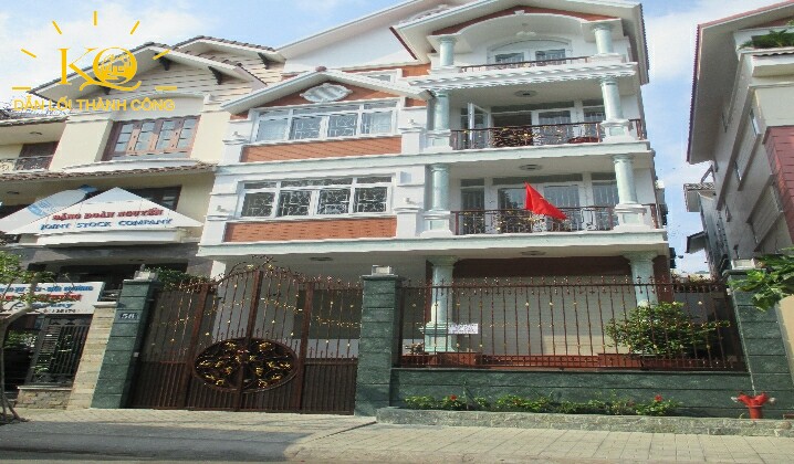 Nhìn căn nhà từ bên ngoài Nhìn căn nhà từ bên ngoài