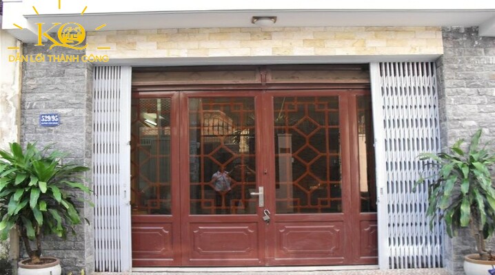 cửa chính cửa chính