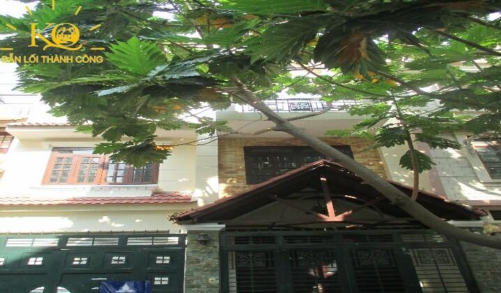 Nhìn căn nhà từ bên ngoài Nhìn căn nhà từ bên ngoài