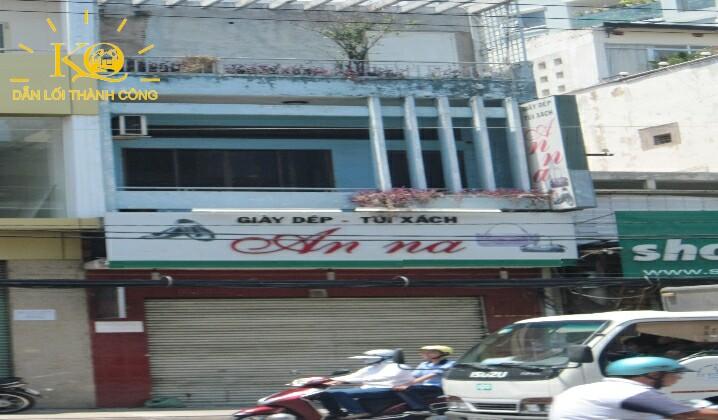 Mặt trước căn nhà Nhìn tổng quát cầu thang