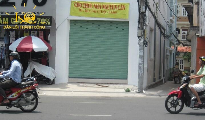 Mặt trước căn nhà Mặt trước căn nhà