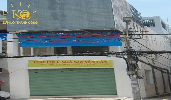 Căn nhà nhìn từ bên ngoài Căn nhà nhìn từ bên ngoài