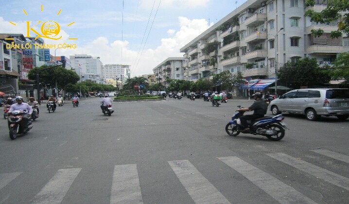 Đường vào nhà Nhìn tổng quát cầu thang