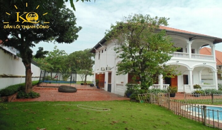 Khuôn viên sân nhà Khuôn viên sân nhà