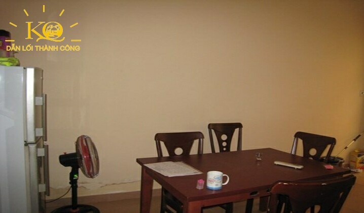 Phòng bếp và bàn ăn Phòng bếp và bàn ăn