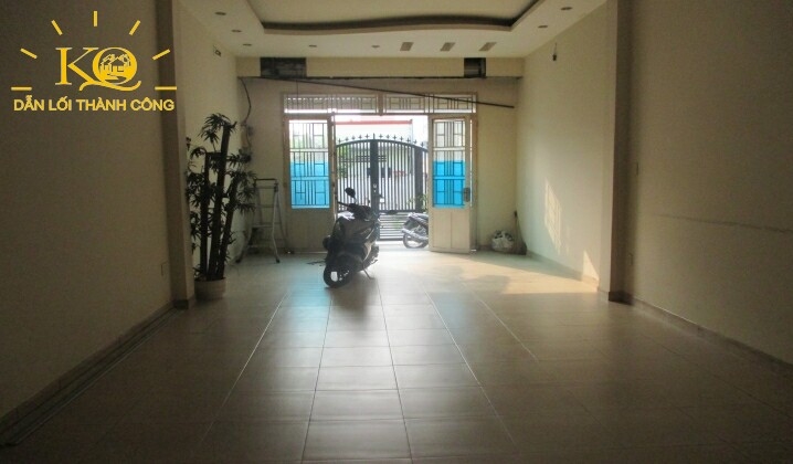 Bên trong nhà rộng rãi Bên trong nhà rộng rãi