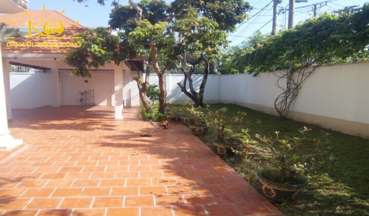 Khoảng sân nhà Khoảng sân nhà