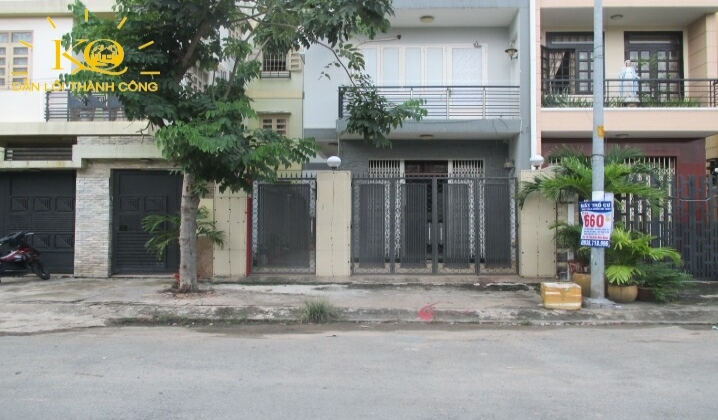 Khuôn viên trước nhà thông thoáng Khuôn viên trước nhà thông thoáng