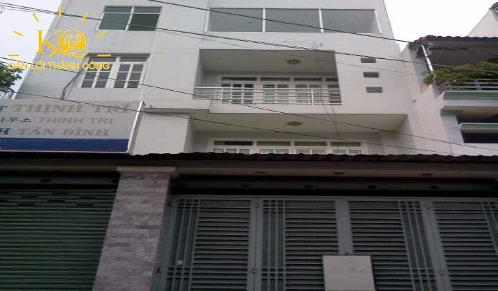 Nhìn căn nhà từ bên ngoài Nhìn căn nhà từ bên ngoài