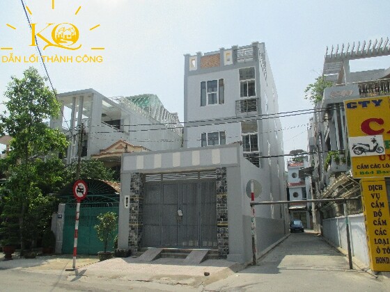 Nhìn căn nhà từ bên ngoài Nhìn căn nhà từ bên ngoài