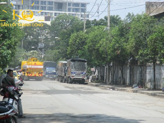 Con đường vào nhà mặt trước nhà