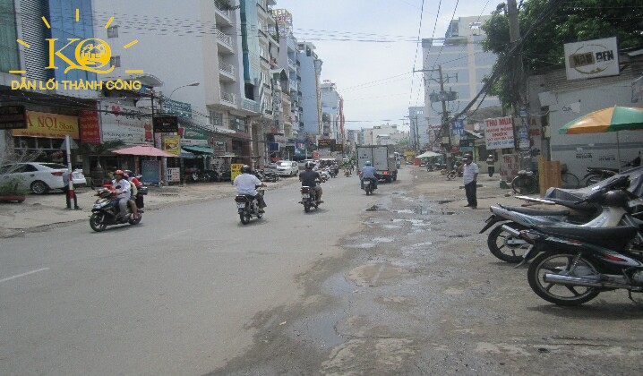 Đường vào nhà mặt trước nhà