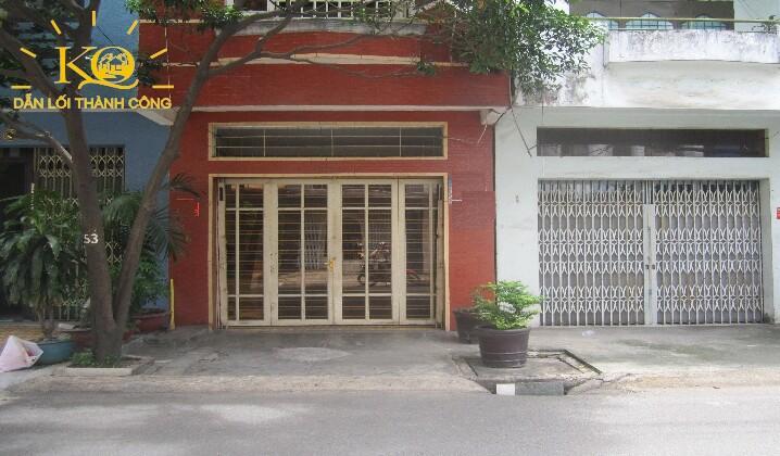 Mặt trước căn nhà Nhìn căn nhà từ bên ngoài