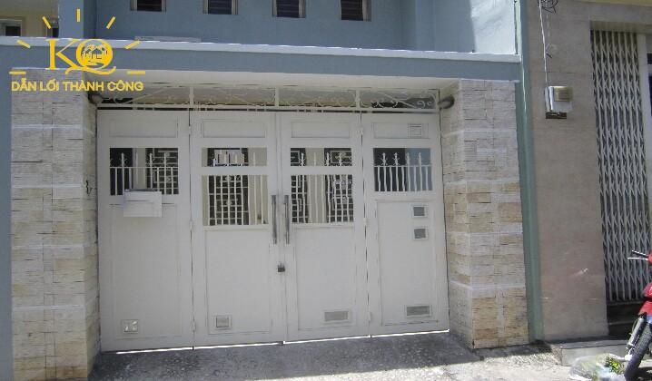 Mặt trước căn nhà Nhìn căn nhà từ bên ngoài