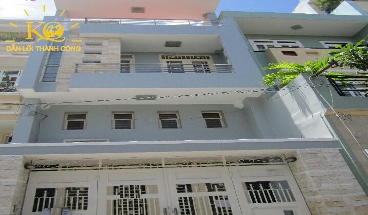 Nhìn căn nhà từ bên ngoài Nhìn căn nhà từ bên ngoài