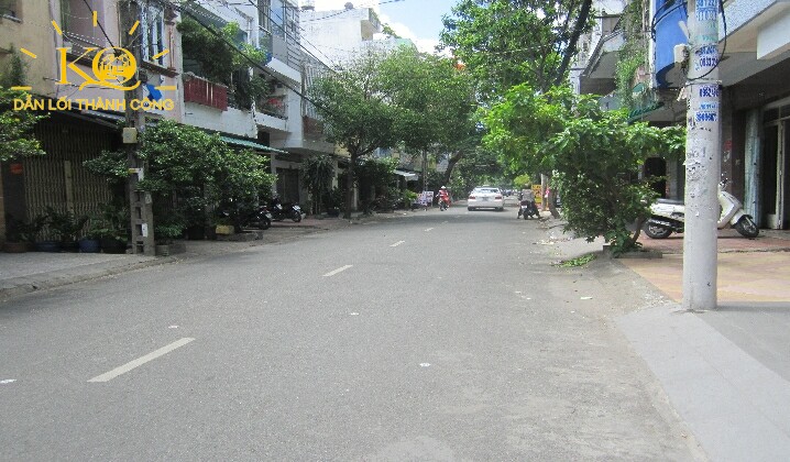 Đường vào nhà Nhìn căn nhà từ bên ngoài