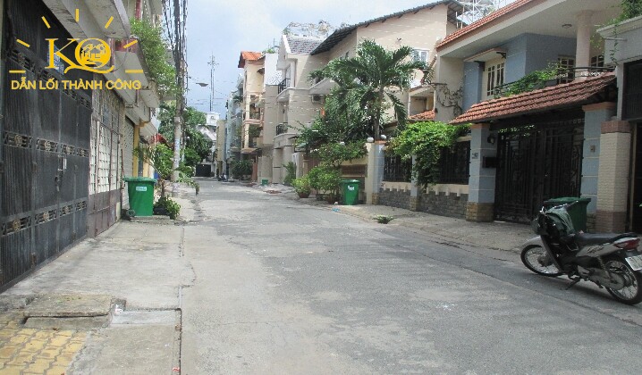 Con đường vào nhà Nhìn căn nhà từ bên ngoài