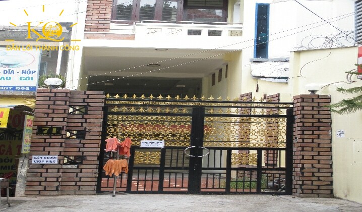 Mặt trước căn nhà Nhìn căn nhà từ bên ngoài