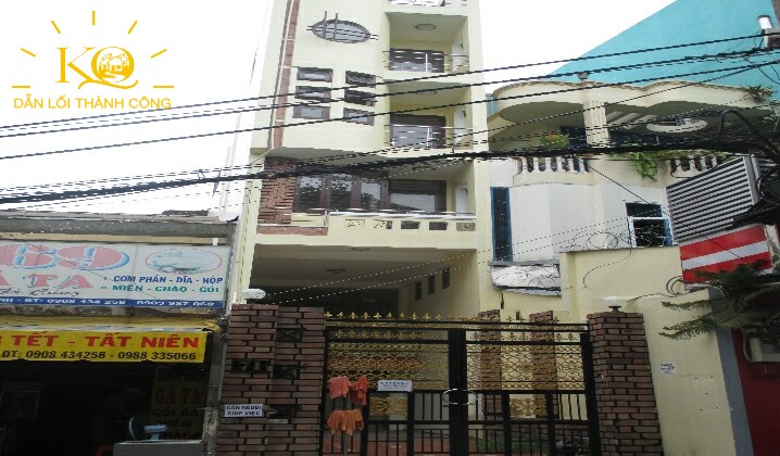 Nhìn căn nhà từ bên ngoài Nhìn căn nhà từ bên ngoài