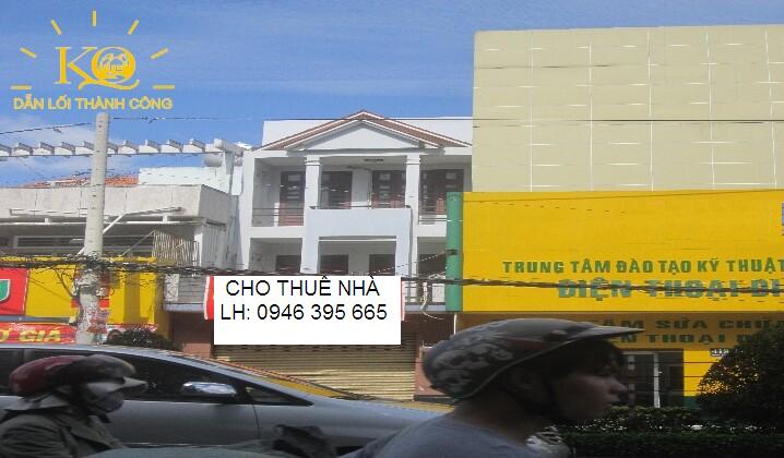 Nhìn căn nhà từ bên ngoài Nhìn căn nhà từ bên ngoài