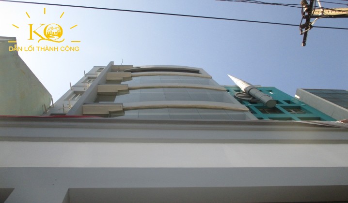 Mặt trước nhà thông thoáng