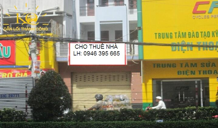 Mặt trước căn nhà Nhìn căn nhà từ bên ngoài