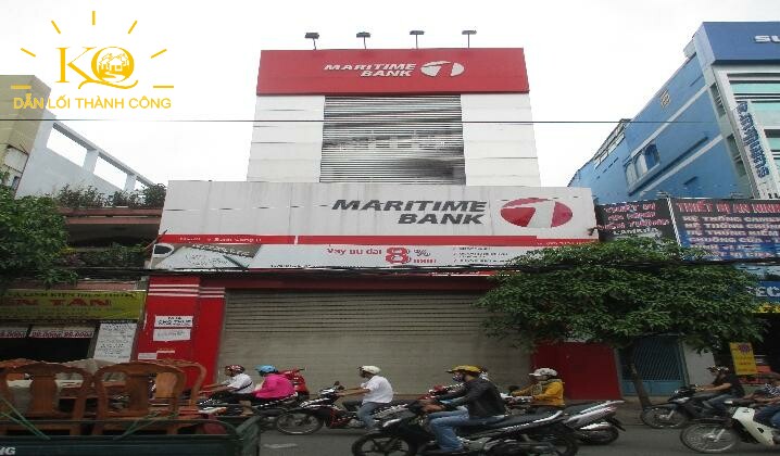 Nhìn căn nhà từ bên ngoài Nhìn căn nhà từ bên ngoài