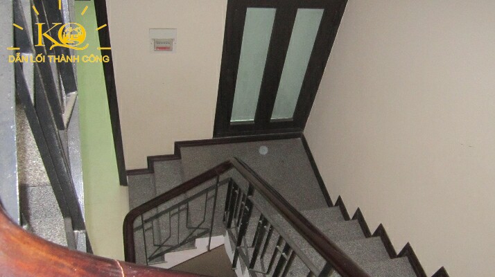 hướng cầu thang lên hướng cầu thang lên