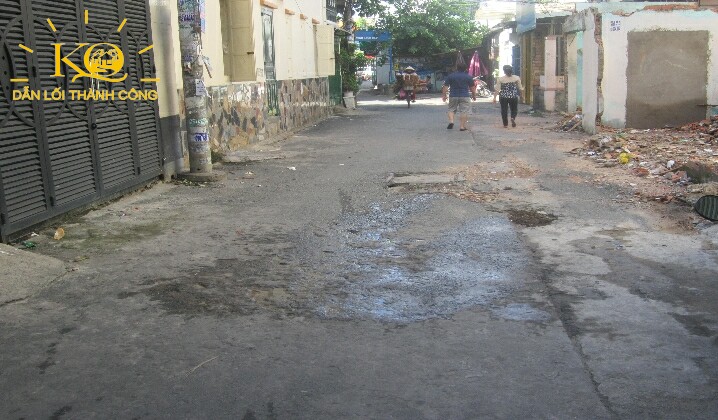 Cho thuê nhà đường Cộng Hòa, con đường vào nhà nhìn bao quát căn nhà