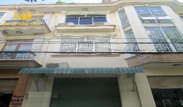 Nhìn căn nhà từ bên ngoài Nhìn căn nhà từ bên ngoài