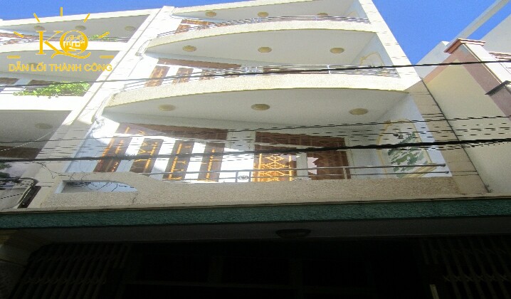 Nhìn căn nhà từ bên ngoài Nhìn căn nhà từ bên ngoài